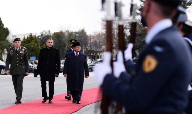 Diam-diam Menhan Prabowo Ada di Yunani, Ada Apa Ini?