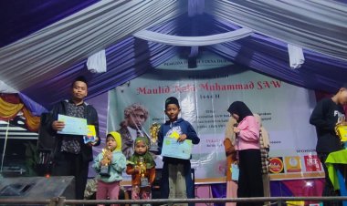 PERINGATI MAULID NABI, KARANG TARUNA DESA DUKUH DALEM GELAR LOMBA DAN CERAMAH KEISLAMAN