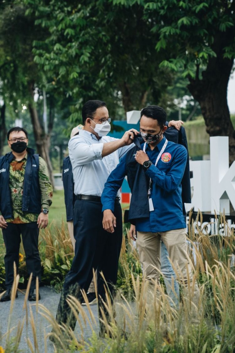 Ruang Ketiga yang Membahagiakan Rakyat