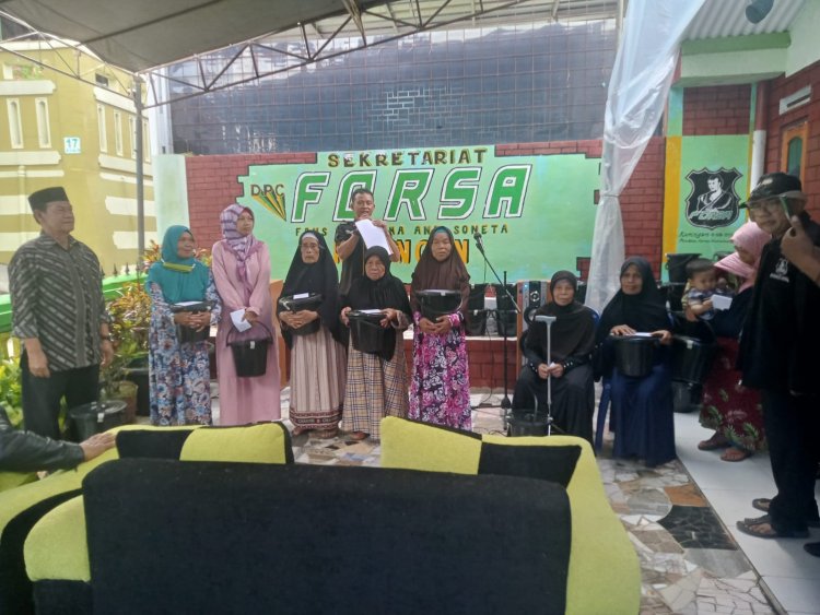 FORSA KUNINGAN SANTUNI LANSIA DAN BAGI-BAGI TAKJIL