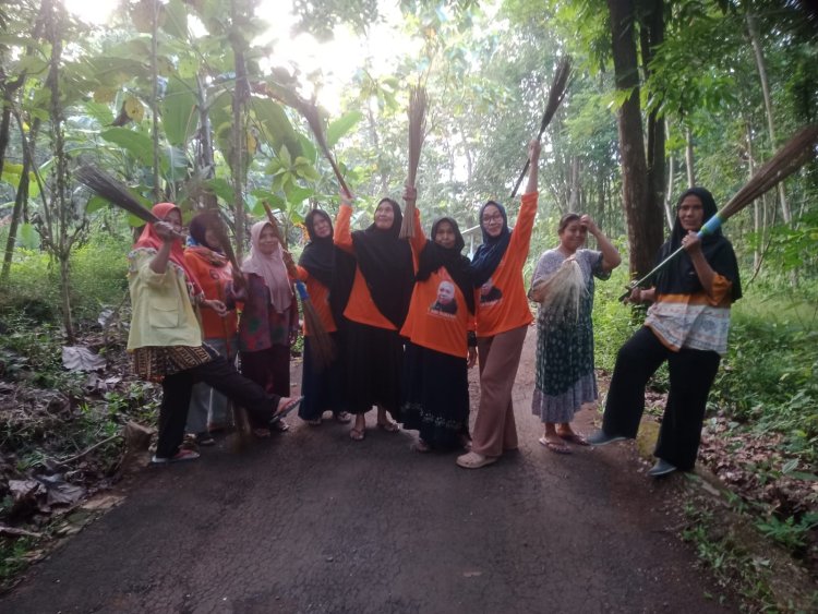 WARGA PERUM GRIYA INDAH DUKUHMAJA LURAGUNG KERJA BAKTI