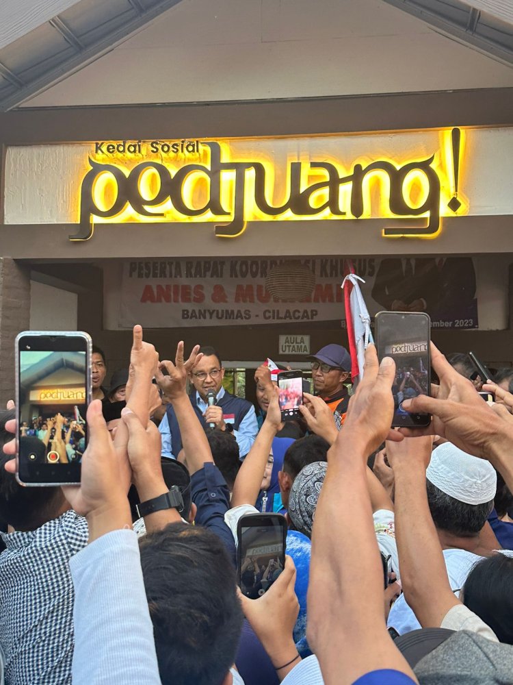 Anies Baswedan Resmikan Kafe Pedjuang Banyumas Jadi Markas Relawan