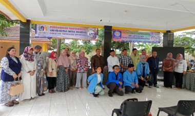 DOSEN DAN MAHASISWA UNIVERSITAS BINA SARANA INFORMATIKA PENERAPAN LAYANAN ADMINISTRASI   DESA  BERBASIS   INTERNET DI DESA CIBENING  KECAMATAN SETU  KABUPATEN BEKASI