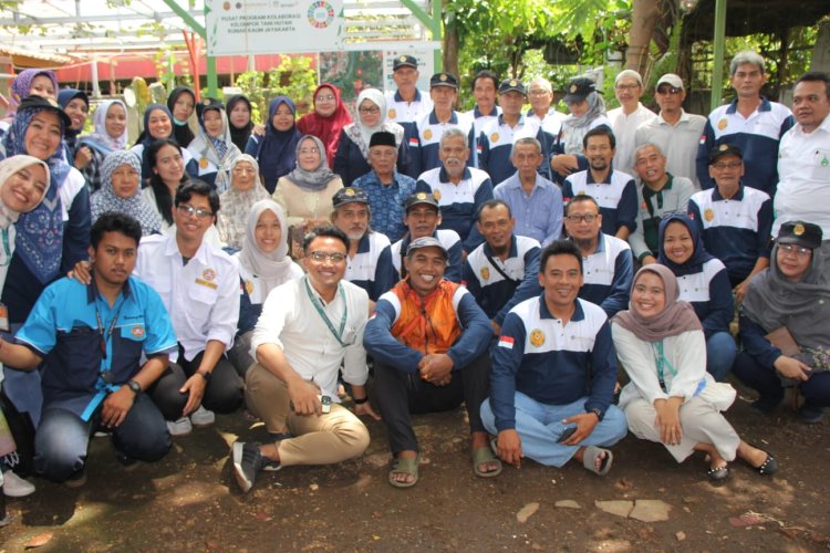 Masyarakat RW 03 Jatinegara Kaum Pulogadung Jakarta Timur Dalam Rangka Tasyakuran Penerimaan Penghargaan Proper Emas bagi PT Antam Logam Mulia Tbk.