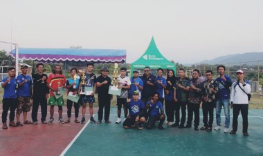 12 DESA PEREBUTKAN PIALA TURNAMEN VOLLY KNPI MALEBER
