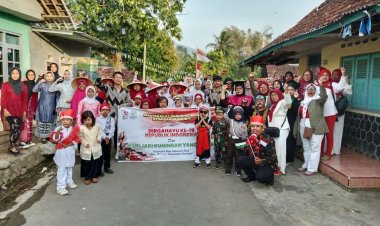 MASYARAKAT KAMPUNG TONJONG IKUT SERTA PAWAI HUT RI KE 79