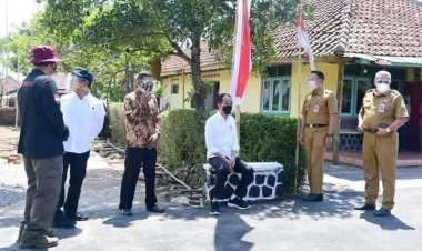 Warga Kampung Tonjong Desa Sangkanurip Keluhkan Matinya Lampu PJU di Jalan Baru Eyang Hasan Maolani, Padahal Pernah Dikunjungi Presiden Jokowi