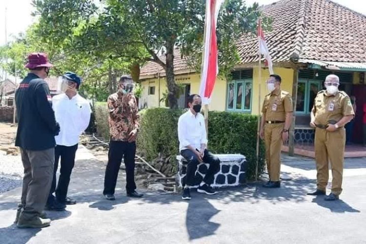 Warga Kampung Tonjong Desa Sangkanurip Keluhkan Matinya Lampu PJU di Jalan Baru Eyang Hasan Maolani, Padahal Pernah Dikunjungi Presiden Jokowi