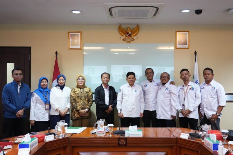 DARIYUS DIREKTUR JAMKESWATCH KSPI KECAM PENONAKTIFAN PESERTA PBI: MERUGIKAN MASYARAKAT, ANAK SULIT SEKOLAH DAN WARGA GAGAL URUS SKCK