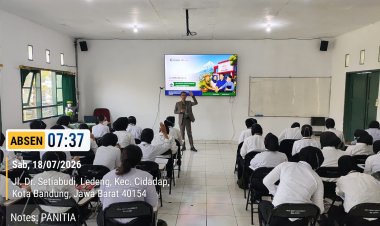 LANLAN MUHRIA WAKIL DEKAN FKIP UNIVERSITAS SINDANG KASIH MAJALENGKA BERBAGI PENGALAMAN DALAM PELATIHAN CALON MANAJER KOPERASI DESA/KELURAHAN MERAH PUTIH