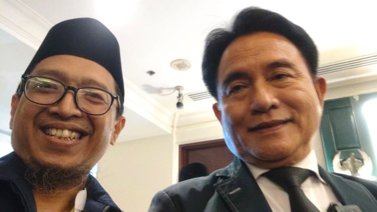 NANA SUYANA, TOKOH KUNINGAN DAN NASIONAL, BERTEMU YUSRIL IHZA MAHENDRA MENKO HUKUM DAN IMIGRASI, TEKANKAN PENTINGNYA INTEGRITAS PENEGAKAN HUKUM