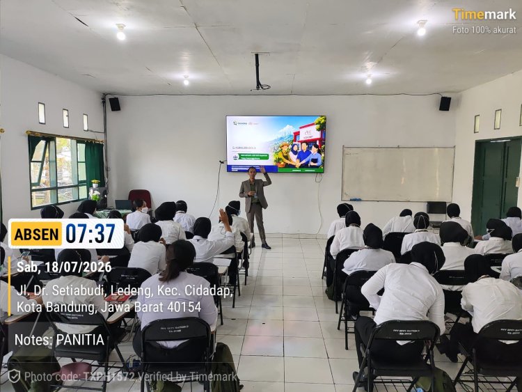 LANLAN MUHRIA WAKIL DEKAN FKIP UNIVERSITAS SINDANG KASIH MAJALENGKA BERBAGI PENGALAMAN DALAM PELATIHAN CALON MANAJER KOPERASI DESA/KELURAHAN MERAH PUTIH